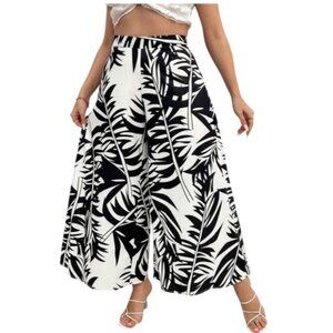 (5 for $25) Tropical Print Wide Leg Cropped Pants in Black/White Size 12